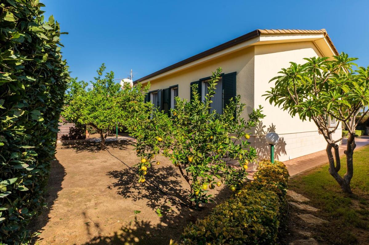Villa Plumeria Campofelice Di Roccella Bagian luar foto