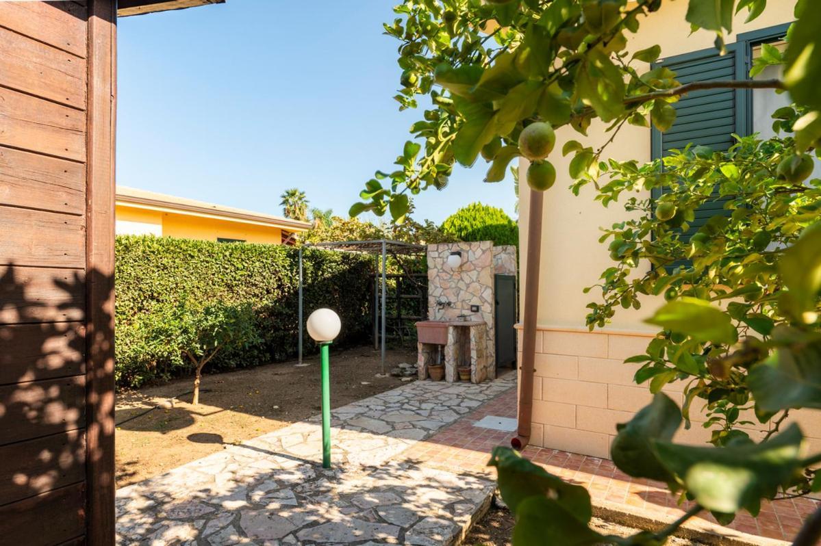Villa Plumeria Campofelice Di Roccella Bagian luar foto