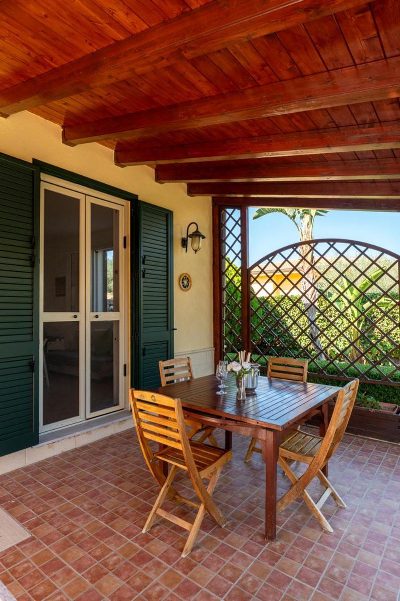Villa Plumeria Campofelice Di Roccella Bagian luar foto