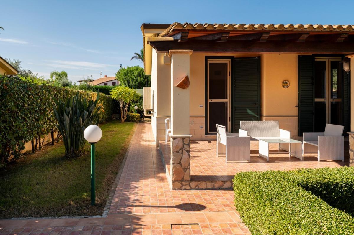 Villa Plumeria Campofelice Di Roccella Bagian luar foto