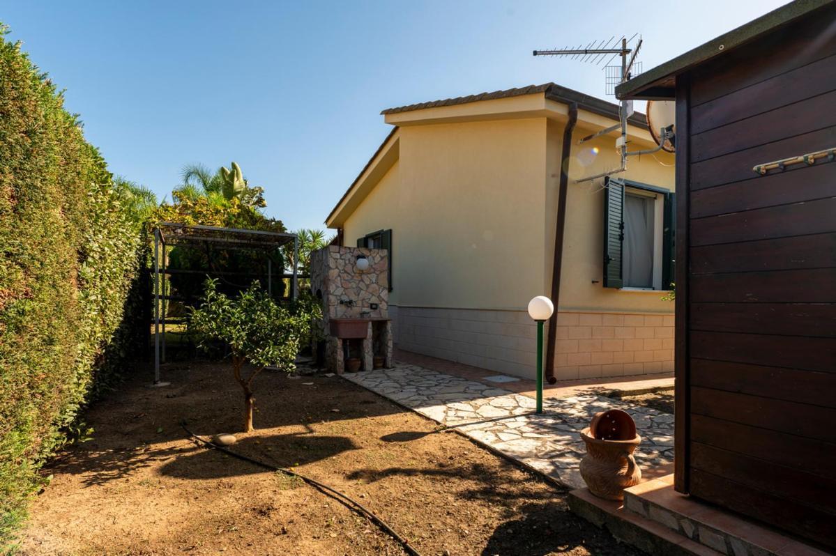 Villa Plumeria Campofelice Di Roccella Bagian luar foto