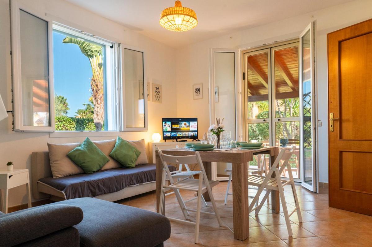 Villa Plumeria Campofelice Di Roccella Bagian luar foto